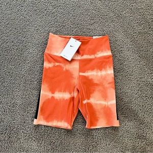 Nike One Luxe Dri-Fit 7” Mid-Rise Printed Training Shorts Women’s Size XS